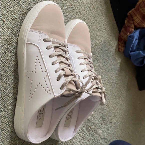 Steve Madden slip on sneakers - Picture 2 of 2